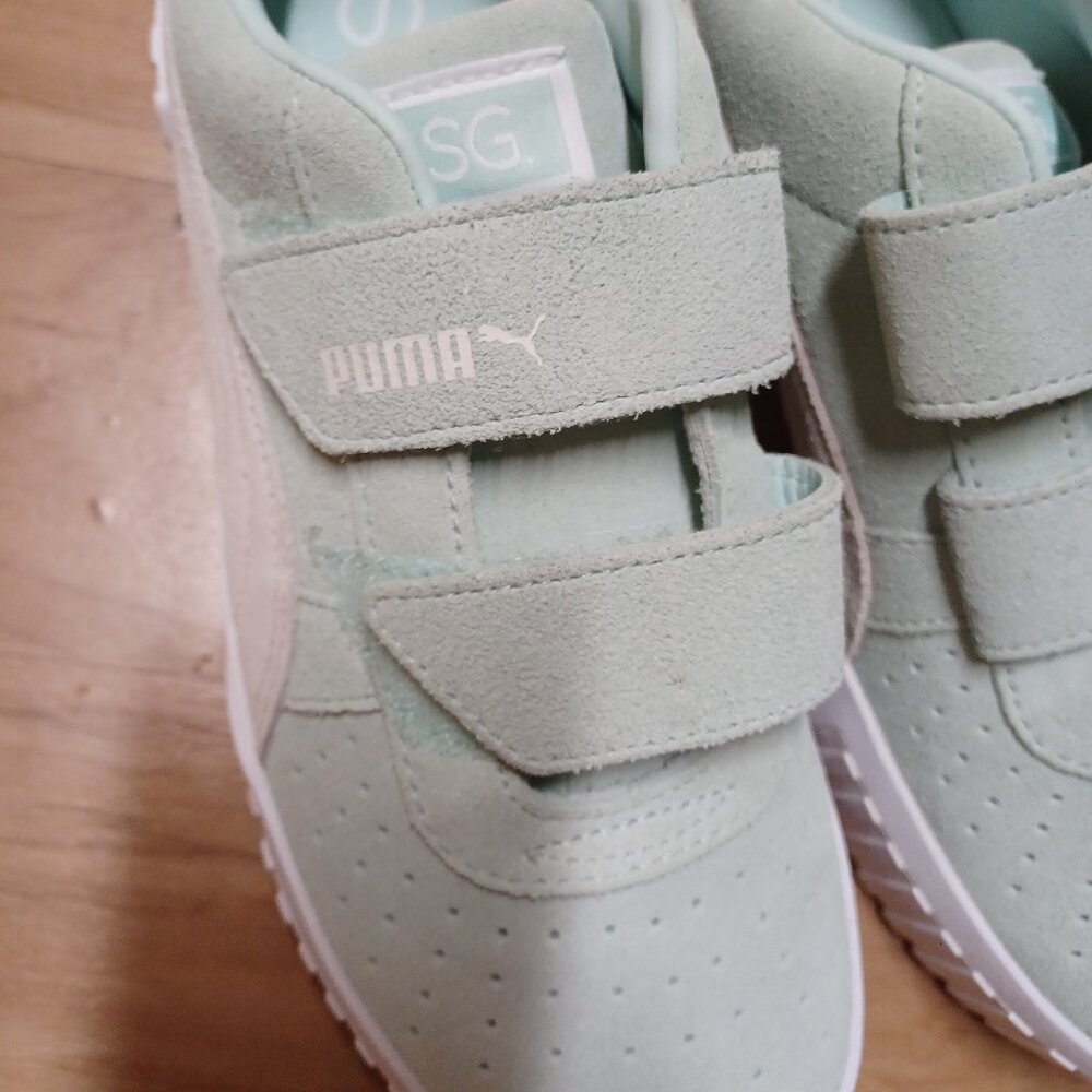 Puma White and Green Velcro Sneakers